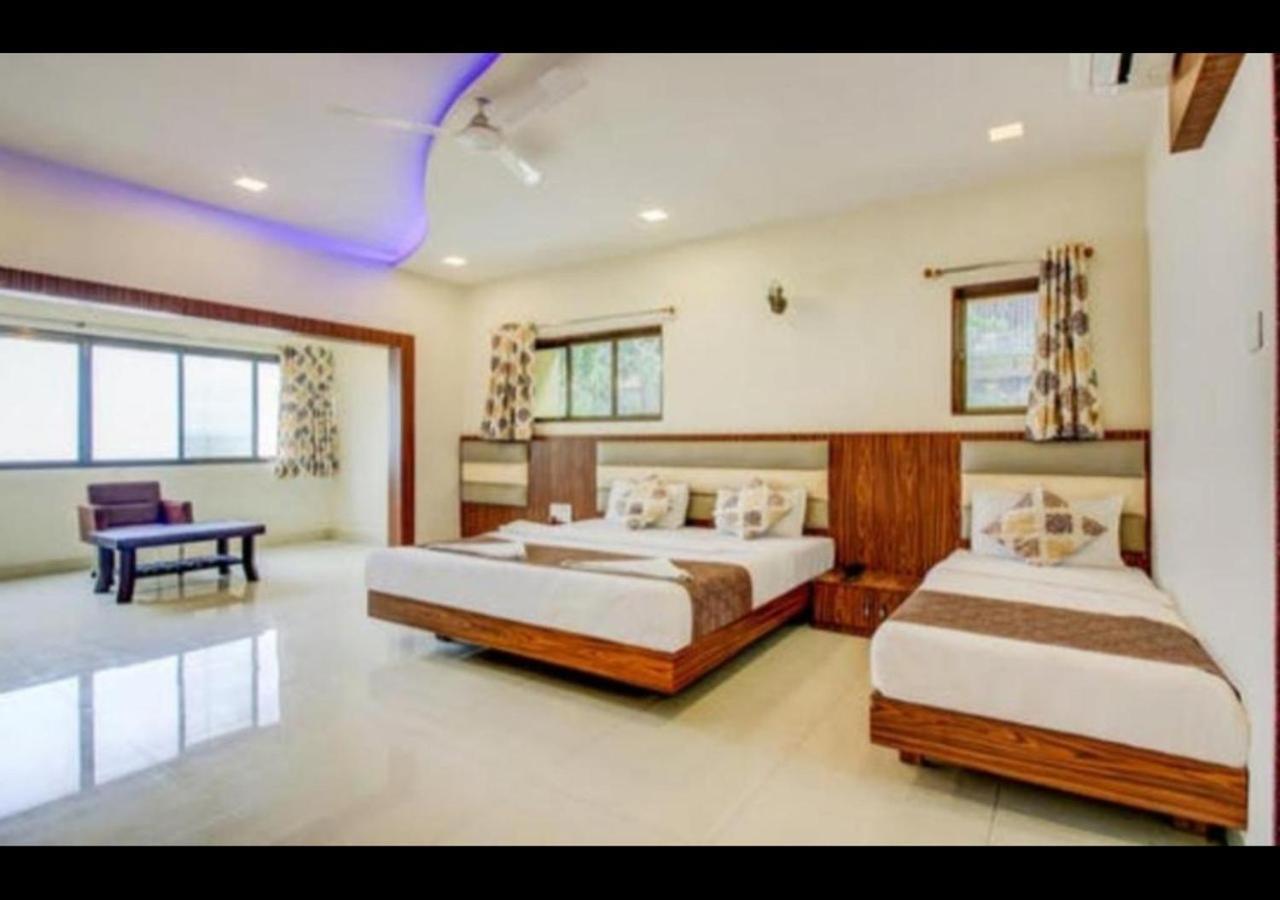 Golden Palms Hotel Mumbai